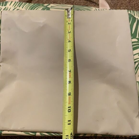 Palm tote with matching pouch. - Picture 7 of 11